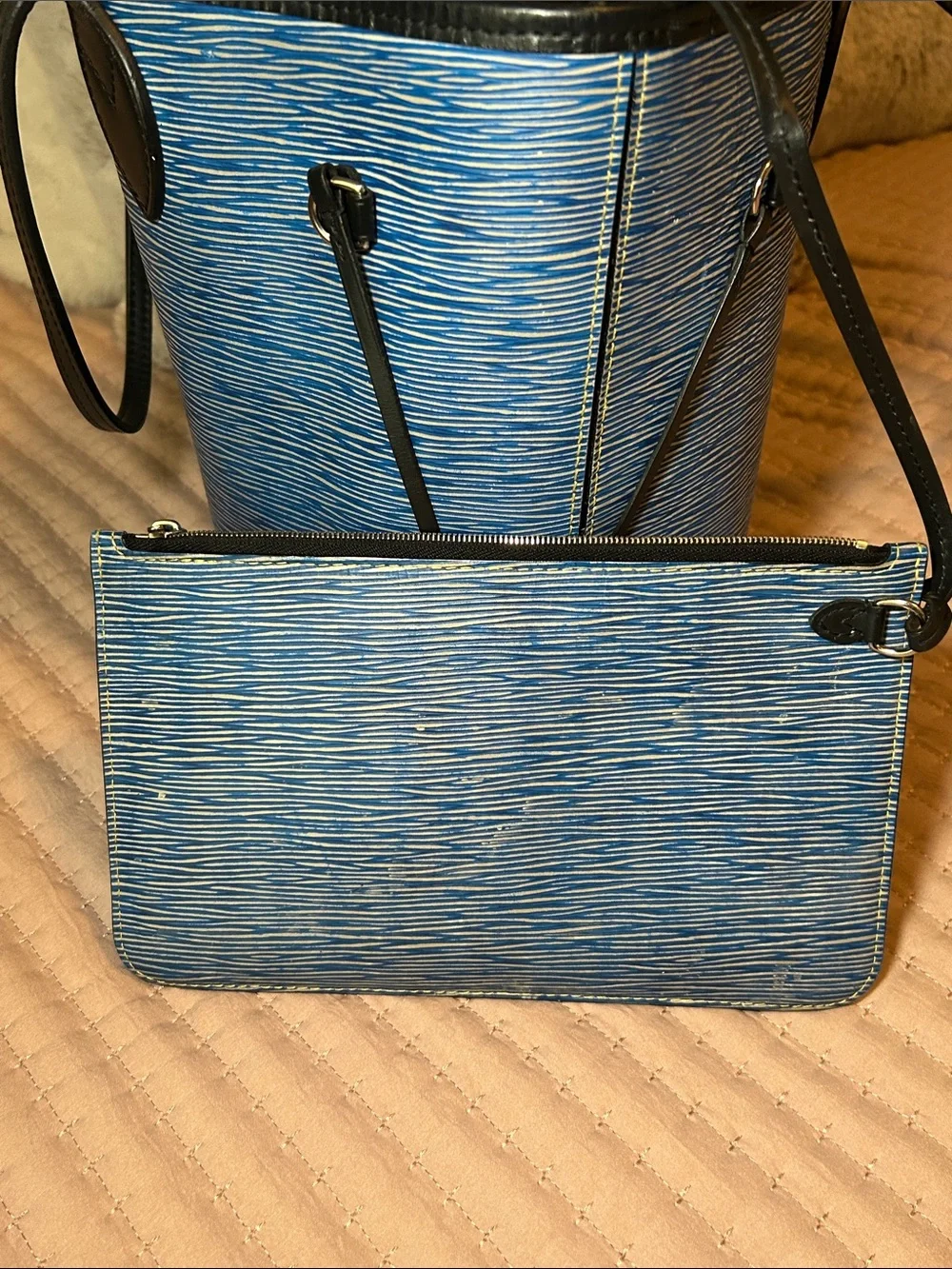 Louis Vuitton Neverfull MM in Denim Blue Epi Leather with COA